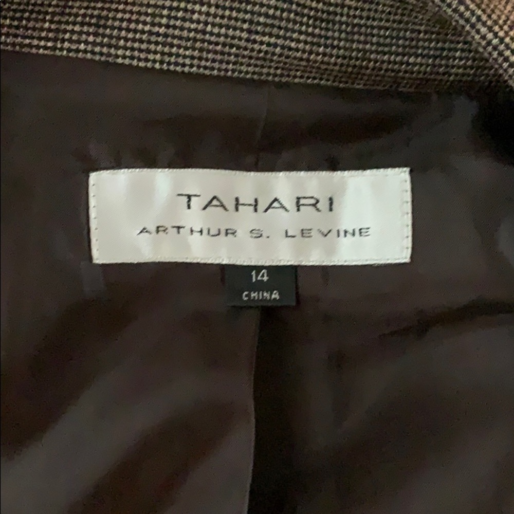 BNWOT! Brown Tahari Blazer! Trending street style! - Picture 8 of 8